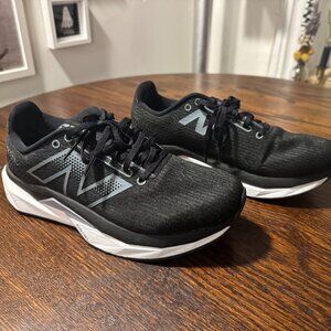 Size 9.5 wide Women- New Balance FuelCell Propel v5 Black